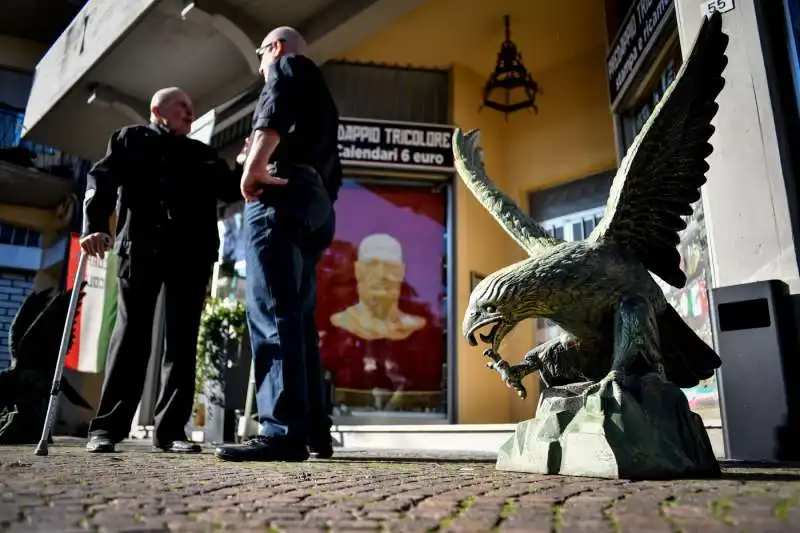 predappio, raduno di fascisti per l'anniversario della marcia su roma 8