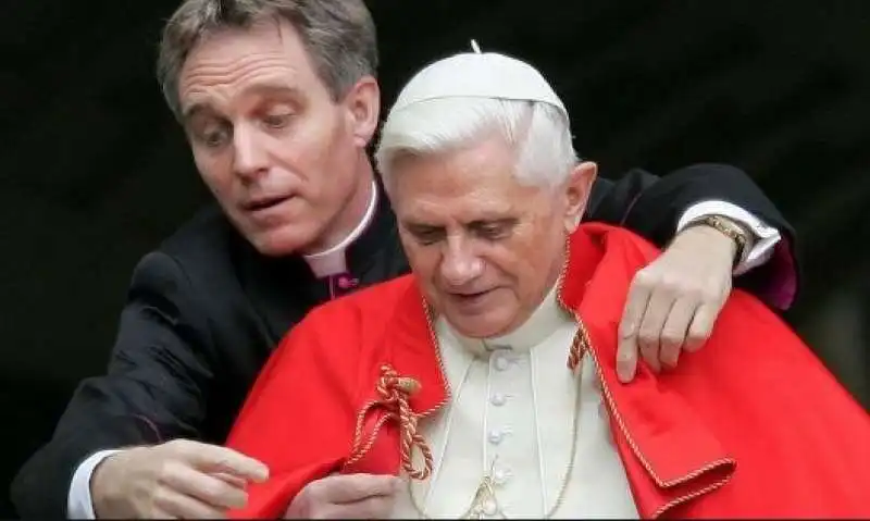 RATZINGER E GEORG GAENSWEIN