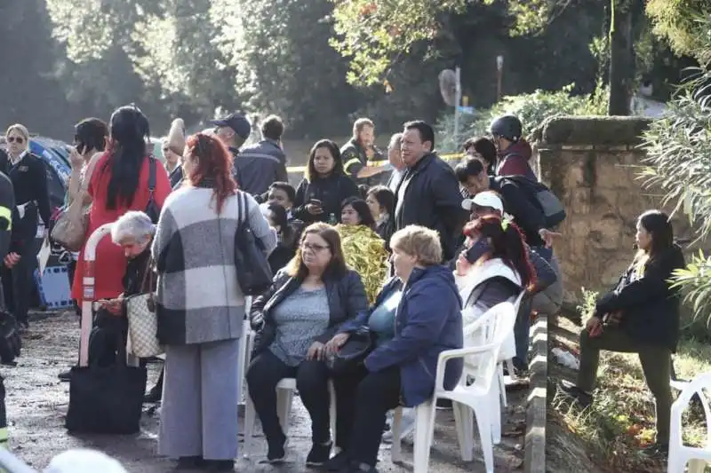 roma, autobus atac si schianta contro un albero 15