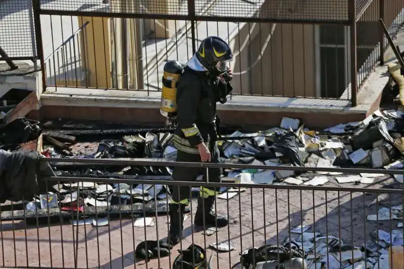 roma, incendio nel palazzo dell'ordine dei giornalisti 10