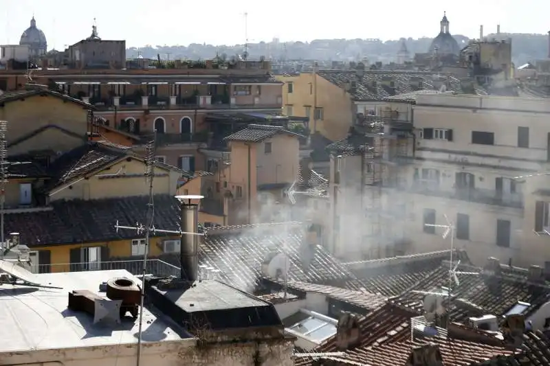 roma, incendio nel palazzo dell'ordine dei giornalisti 14