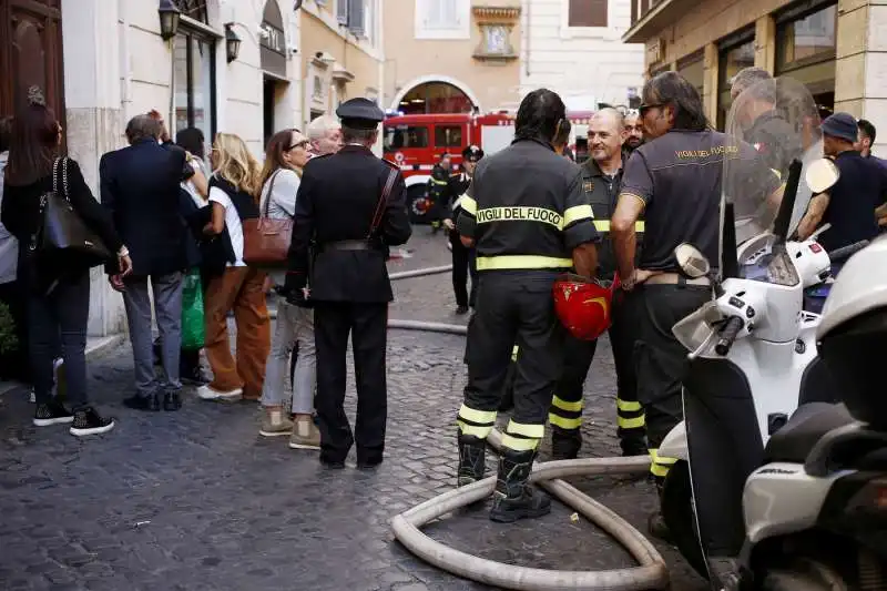 roma, incendio nel palazzo dell'ordine dei giornalisti 23