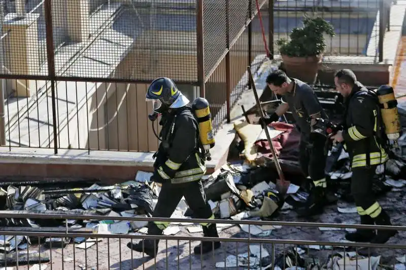 roma, incendio nel palazzo dell'ordine dei giornalisti 9