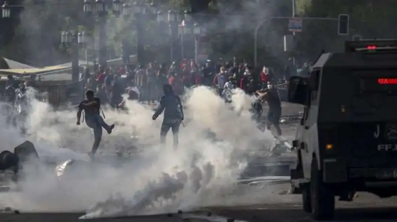 scontri e proteste in cile  2