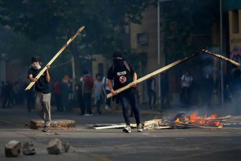 scontri e proteste in cile  6