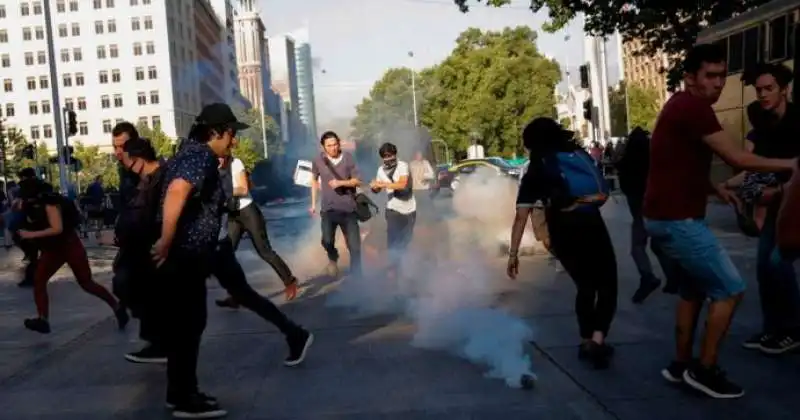 scontri e proteste in cile  7