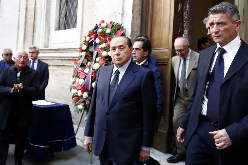 silvio berlusconi ai funerali di paolo bonaiuti 2 8