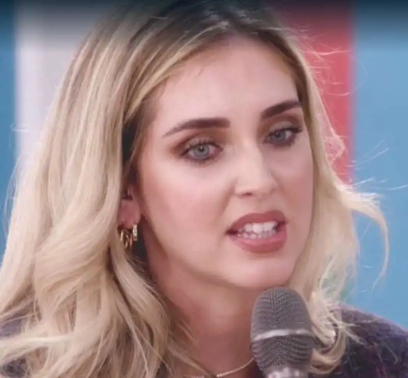 chiara ferragni intervistata da simona ventura.  