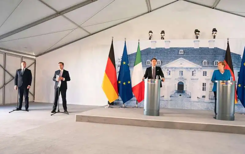 conferenza stampa conte   merkel con i portavoce