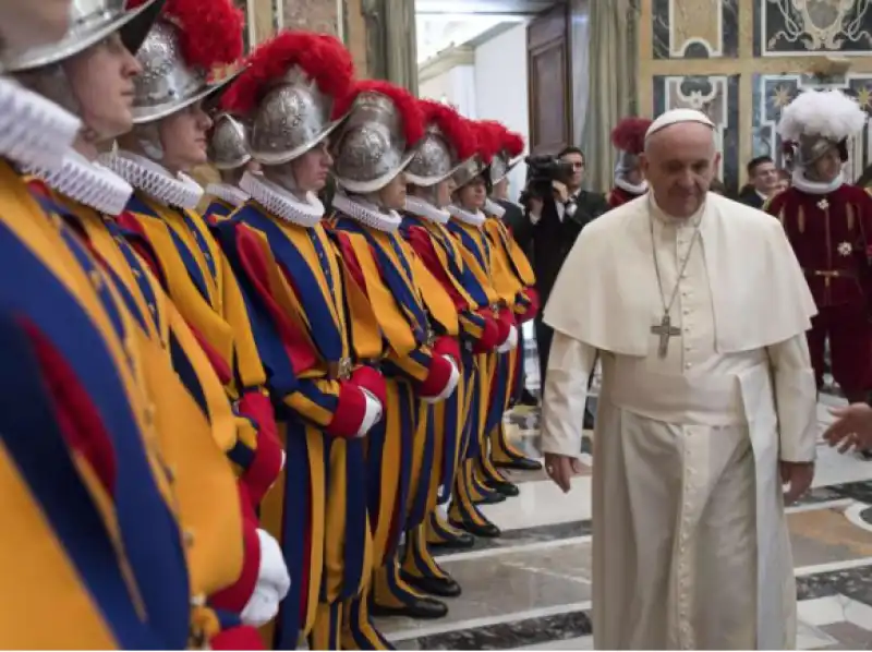 COVID IN VATICANO PAPA GUARDIE SVIZZERE