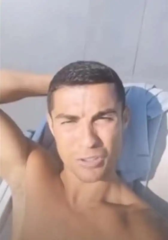 CRISTIANO RONALDO IN ISOLAMENTO