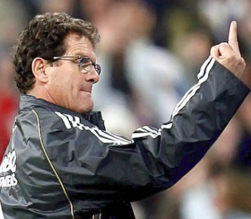 fabio capello dito medio