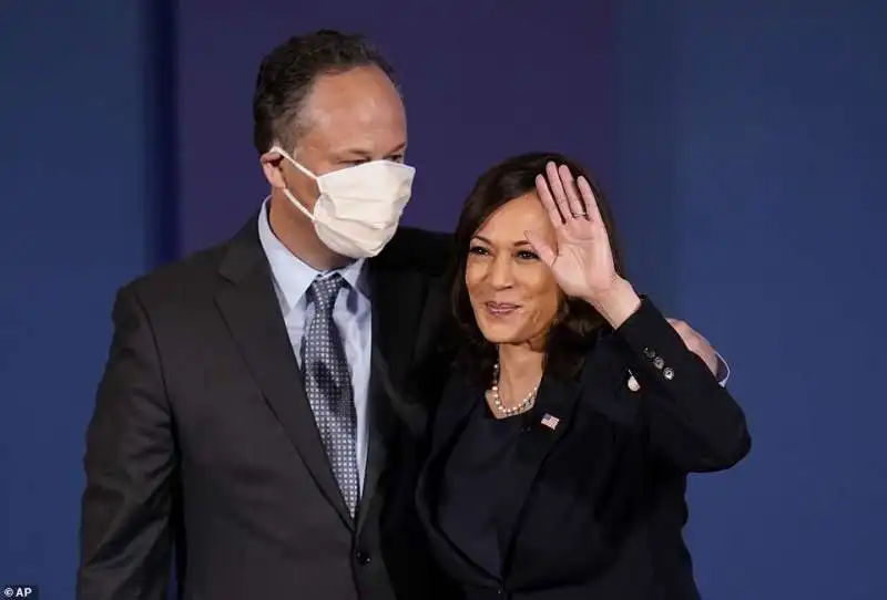 kamala harris con il marito doug emhoff