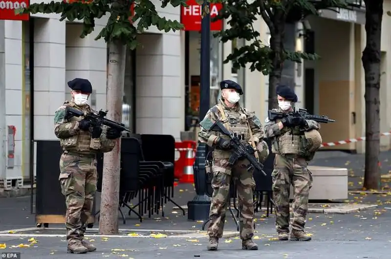 le strade di nizza dopo l attentato 