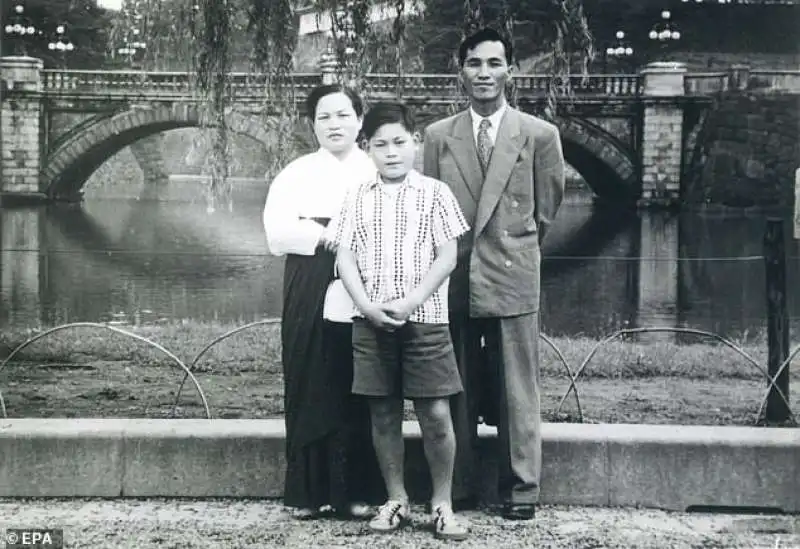 lee kun hee bambino con la madre e il padre lee byung chull