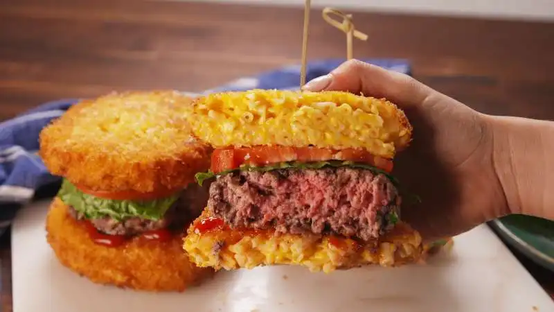 mac and cheese bun burgers 1