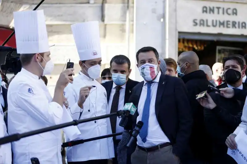 matteo salvini alla protesta dei ristoratori al pantheon 4 13