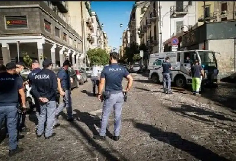 napoli, rapinatore 17enne morto durante sparatoria con la polizia 2