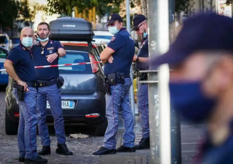 napoli, rapinatore 17enne morto durante sparatoria con la polizia 7