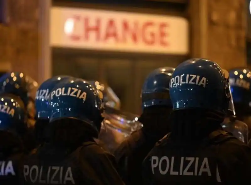 protesta contro le misure anti covid a firenze 18 91