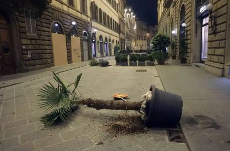 protesta contro le misure anti covid a firenze 8