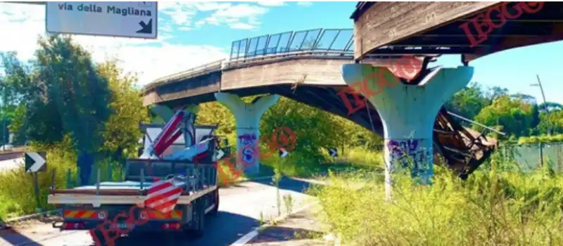 ROMA CROLLO PONTE SULLA LAURENTINA