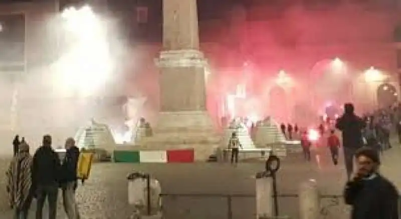 scontri a piazza del popolo   forza nuova e ultras contro le misure anti covid 8