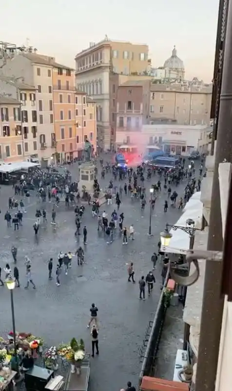 scontri tra polizia e manifestanti a campo de' fiori