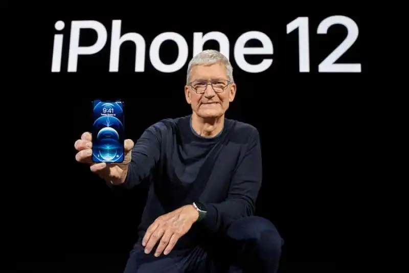 TIM COOK IPHONE 12