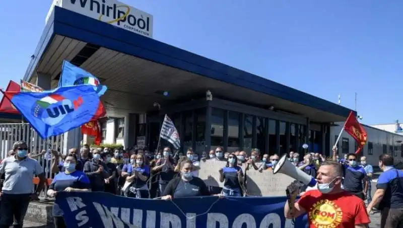 whirlpool napoli proteste