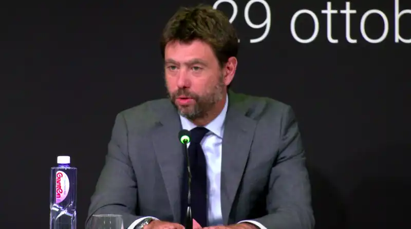 andrea agnelli davanti agli azionisti della juventus 3