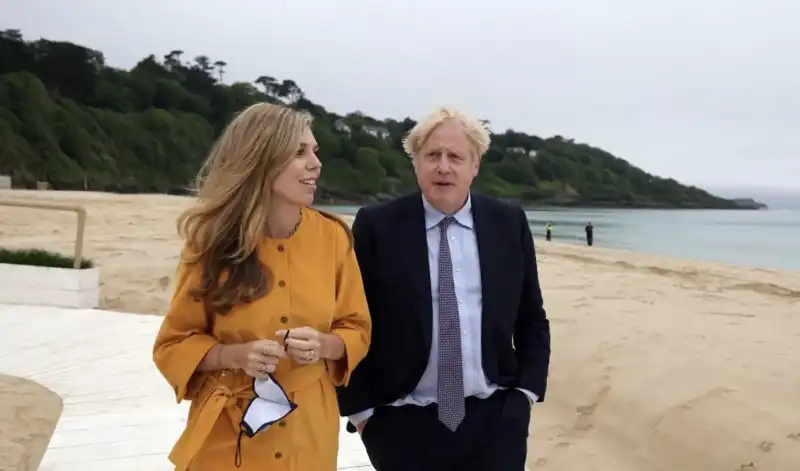 boris johnson in vacanza a marbella