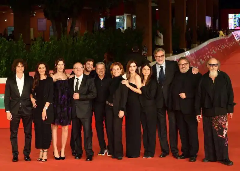 carlo verdone con il cast del film  foto di bacco