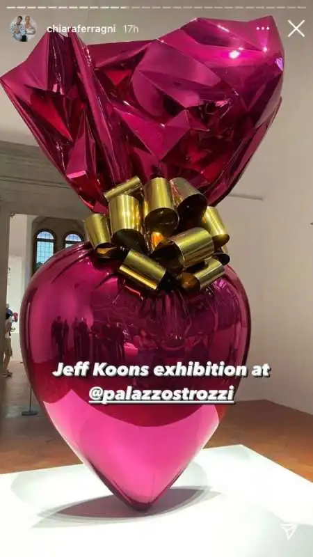 chiara ferragni a palazzo strozzi per la mostra di jeff koons  