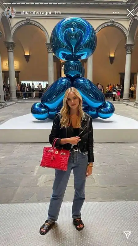 chiara ferragni a palazzo strozzi per la mostra di jeff koons 