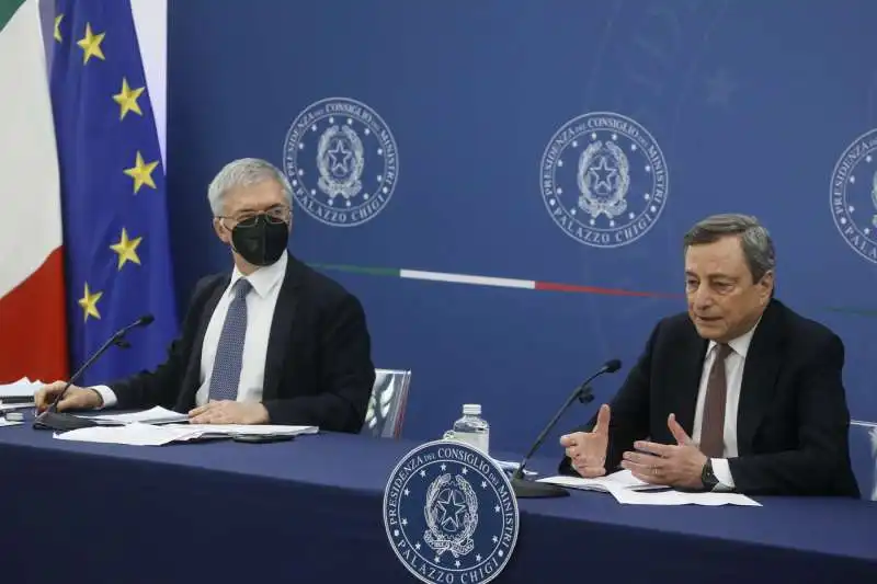 daniele franco mario draghi   conferenza stampa sulla manovra