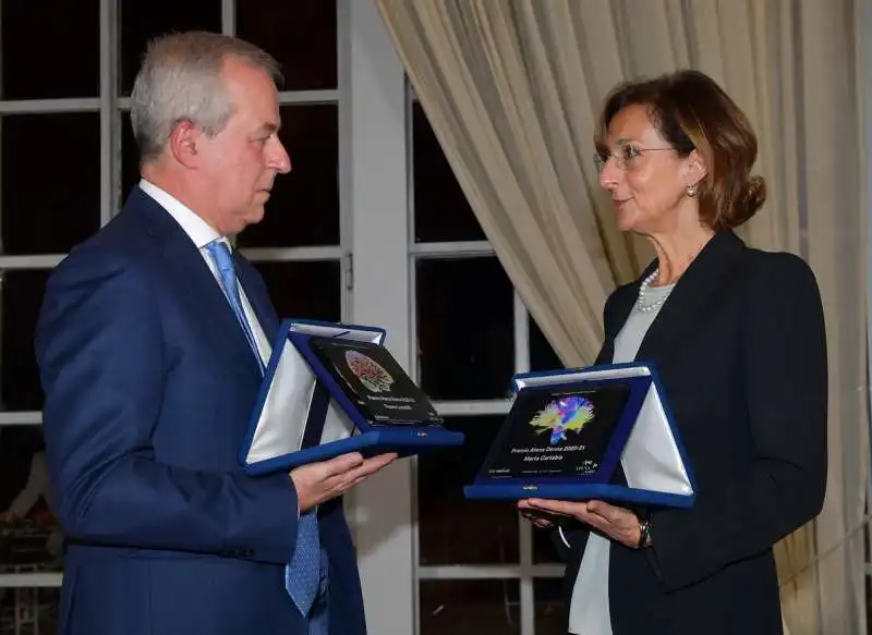 franco locatelli  marta cartabia con il premio atena  foto di bacco (2)