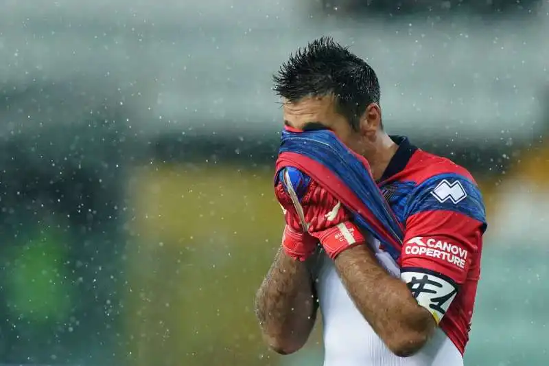 gianluigi buffon con la maglia del parma 1