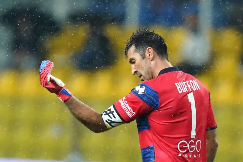 gianluigi buffon con la maglia del parma 4