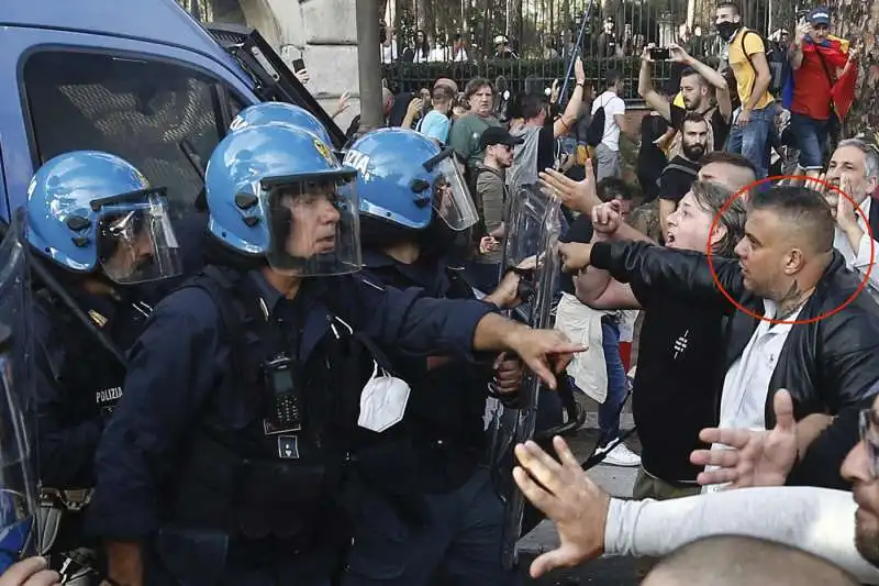 giuliano castellino   manifestazione no green pass 