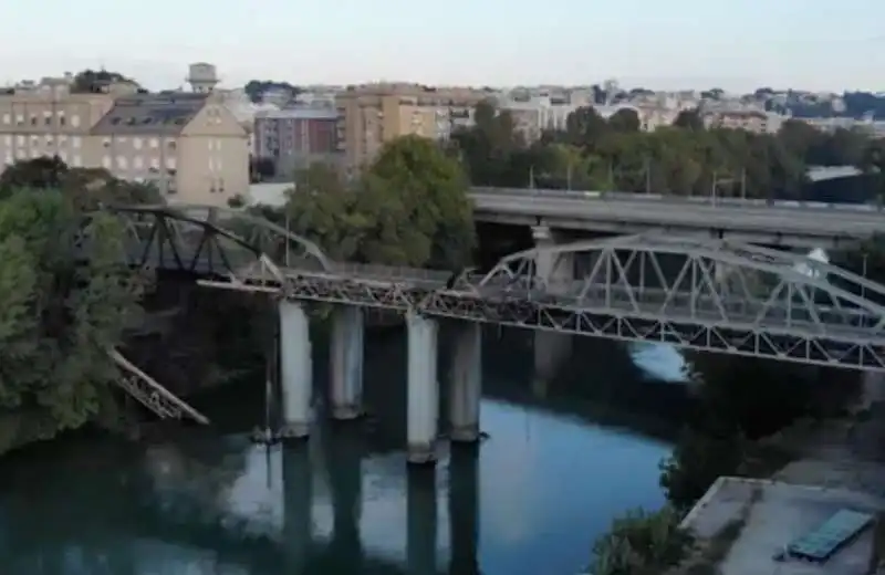 il ponte di ferro dopo l'incendio   6