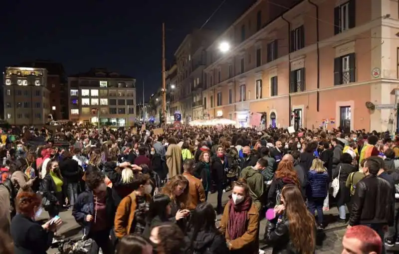 in migliaia contro la bocciatura del ddl zan contro l omofobia  foto di bacco