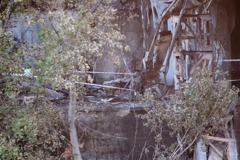 incendio ponte di ferro a roma ostiense   6