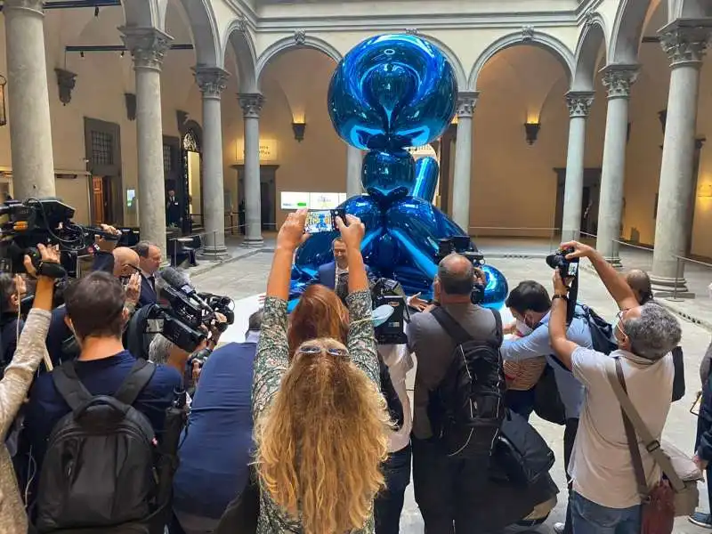 JEFF KOONS