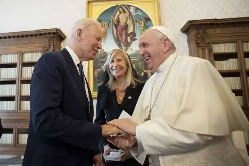 joe biden papa francesco  3