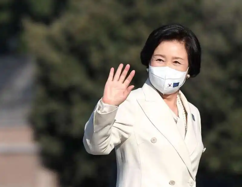 kim jeong suk   la first lady coreana arriva al colosseo