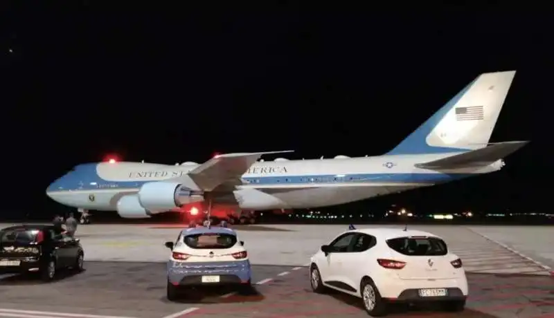 L AIR FORCE ONE A FIUMICINO BIDEN