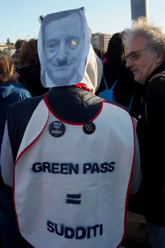 la protesta no green pass al porto di trieste   13