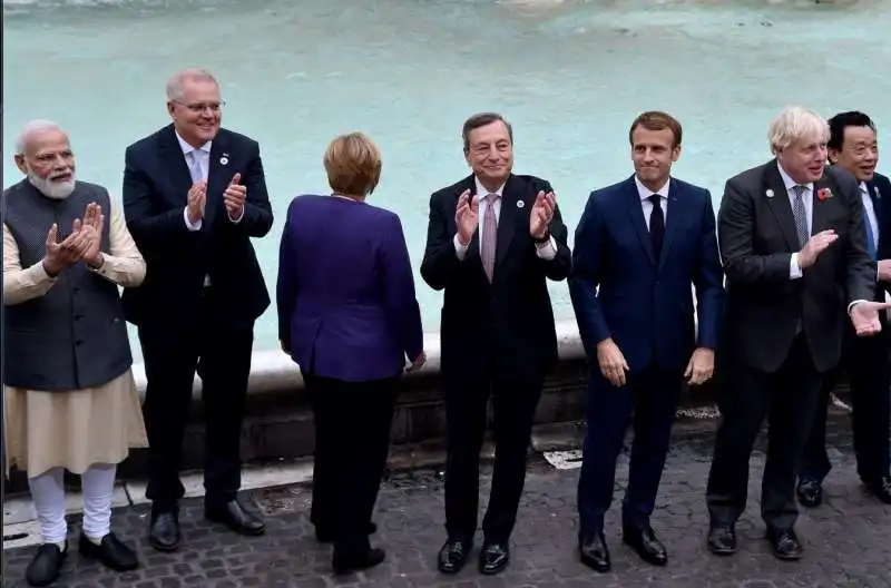 lancio della monetina fontana di trevi   g20     