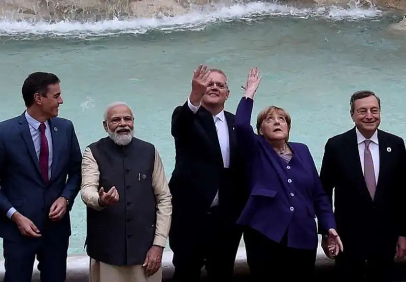 lancio della monetina fontana di trevi   g20 